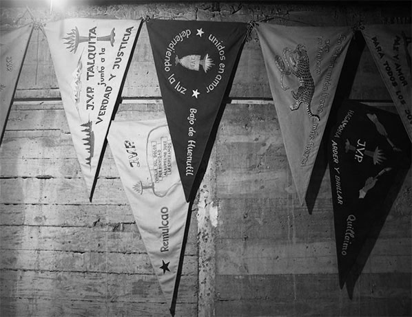 Banderines de los niños que habitaban en Colonia Dignidad