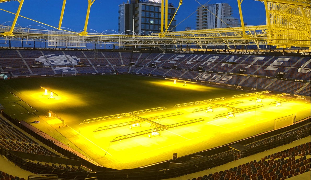 Luces de crecimiento en el estadio del Levante UD
