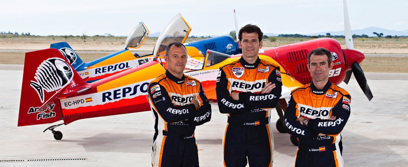 Miembros del Equipo Bravo3 Repsol de vuelo acrobático con el que Juan Velarde se proclama subcampeón del Campeonato de España