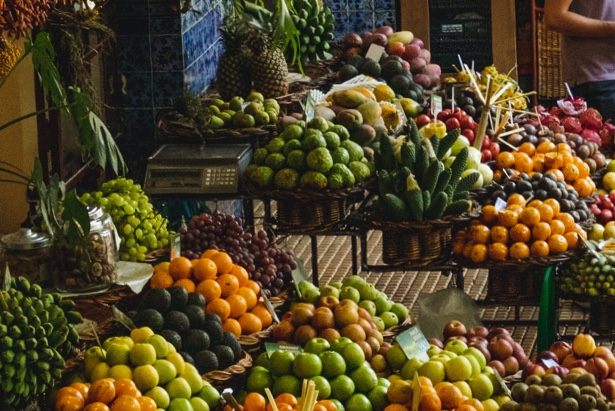 Tienda de frutas como ejemplo de comercio de barrio