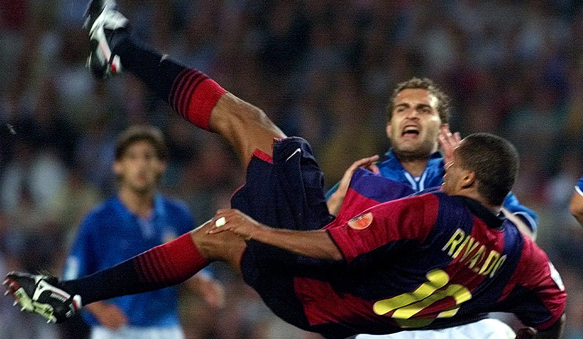 Además de espectacular, la chilena de Rivaldo clasificó al Barça para la Champions League en 2001