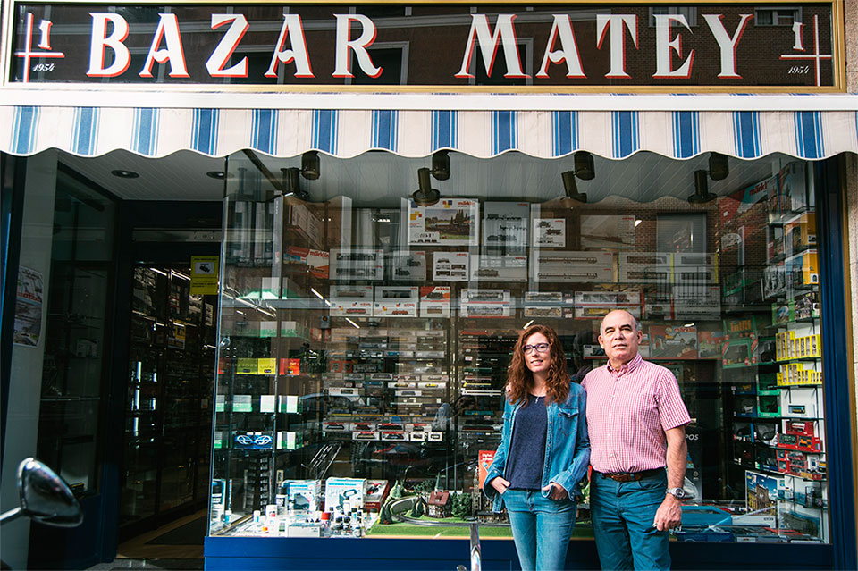 Lorena y Fernando Matey, en su nueva tienda de la calle Santísima Trinidad, en Chamberí