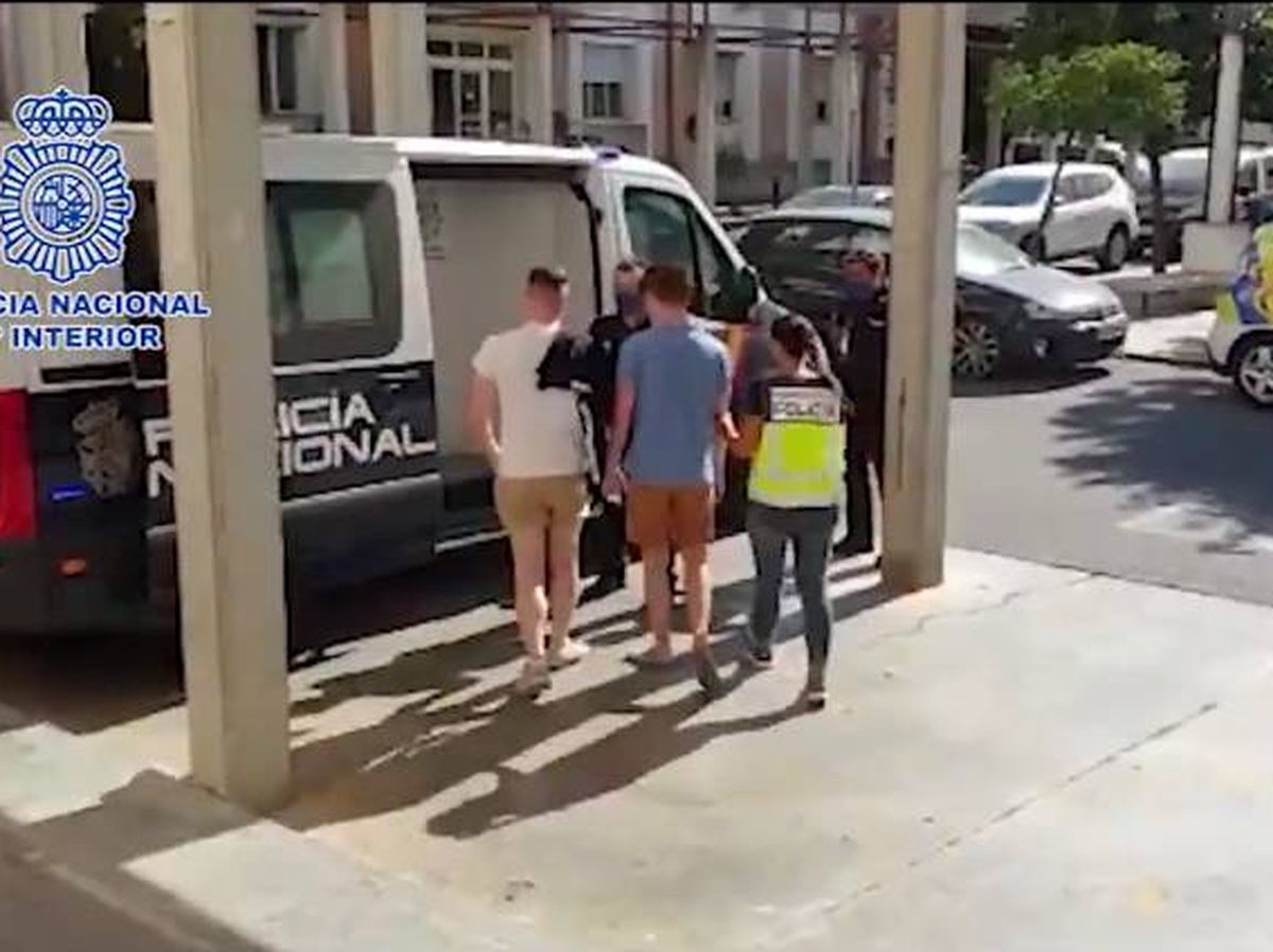 Cuatro detenidos en Sevilla por agredir sexualmente a dos menores y  grabarlo con el móvil