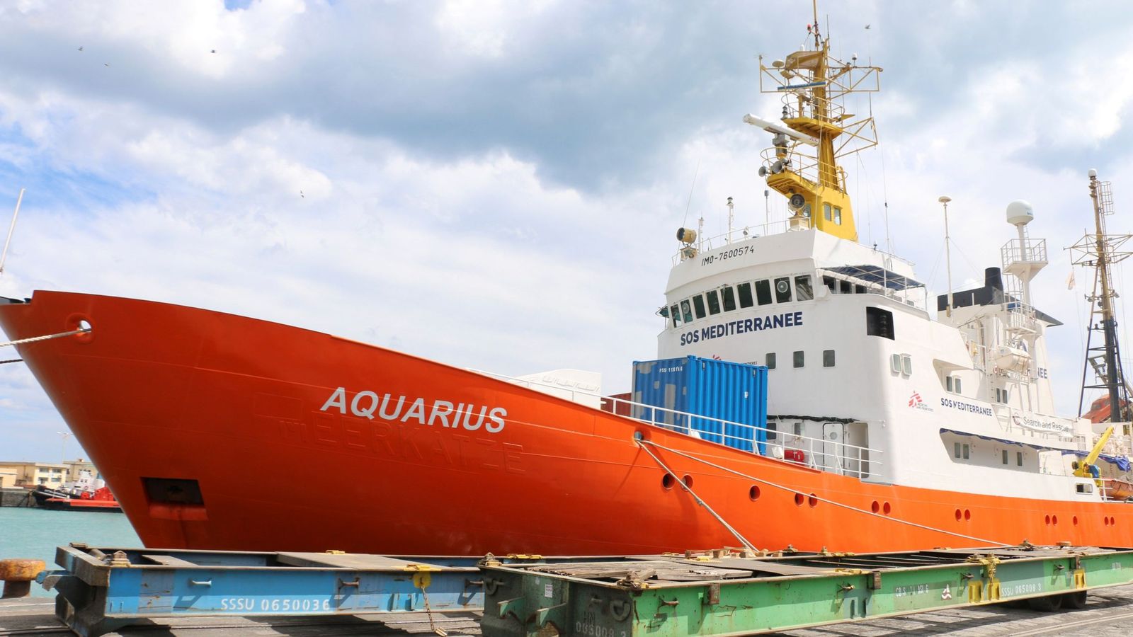 El barco 'Aquarius', de buque de guardia en el Atlántico a rescatar en el  Mediterráneo