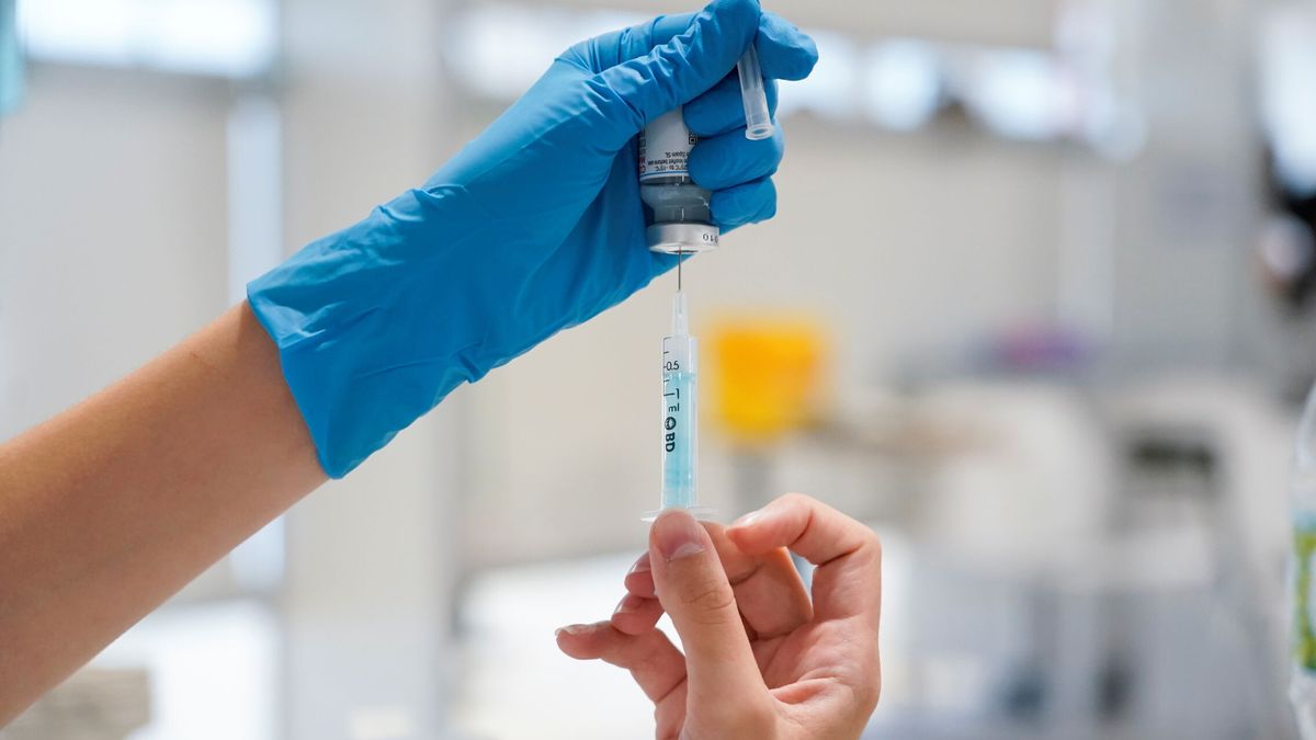 Sanidad enfría la necesidad de inocular una tercera dosis de las vacunas  contra el covid