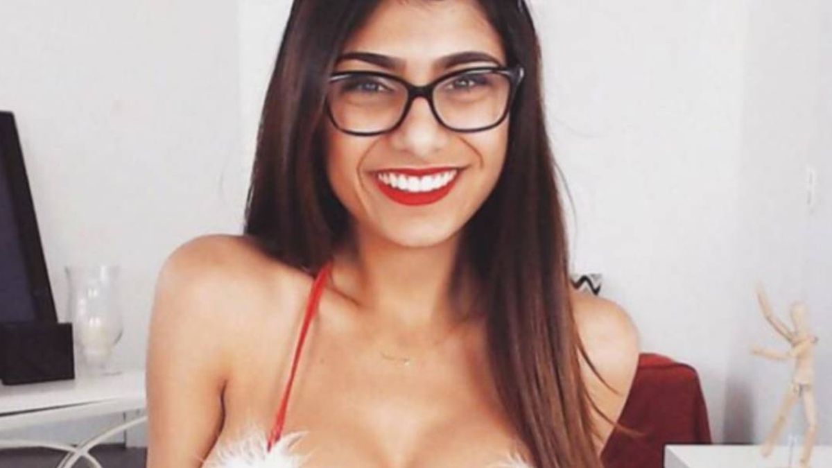 Actrices porno del libani 100 000 Dolares Por Las Gafas De La Ex Actriz Porno Mia Khalifa