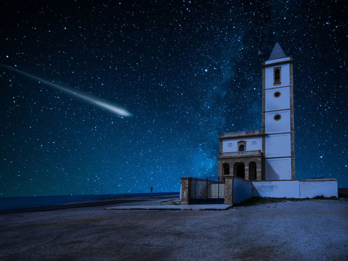 Photo: Perseid meteors, seen from the town of La Almadraba de Monteleva, in Almería.  (iStock)