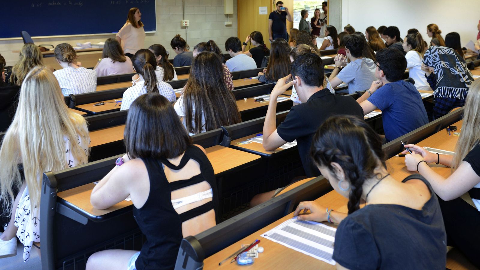 Foto: Estudiantes de Bachillerato en un examen. (EFE)