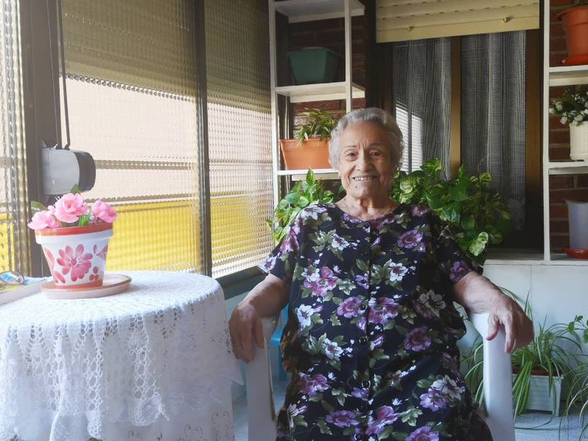 En primera persona: Con 80 años y vive sola en casa: "Lo peor es no besar a  mi familia"