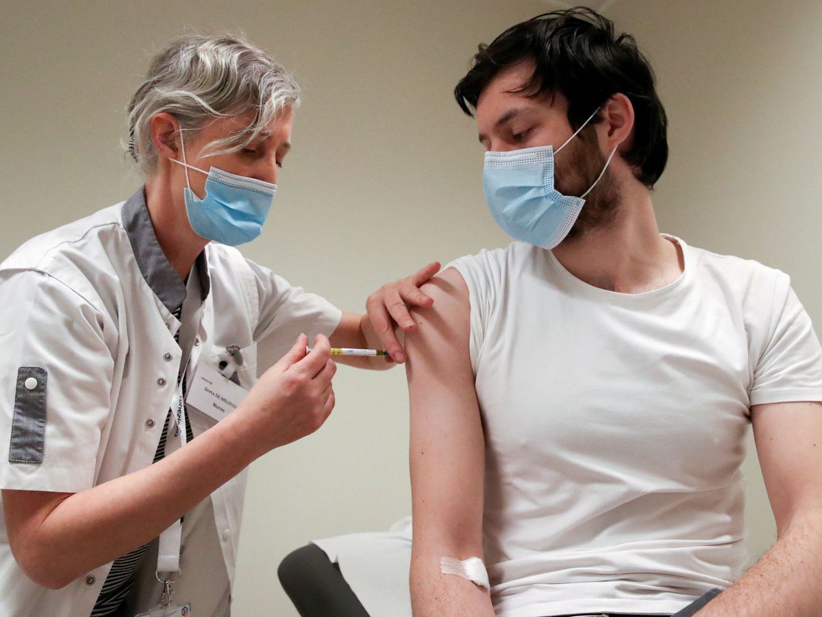 Photo: Volunteer receives vaccine from CureVac.  Photo: Reuters.
