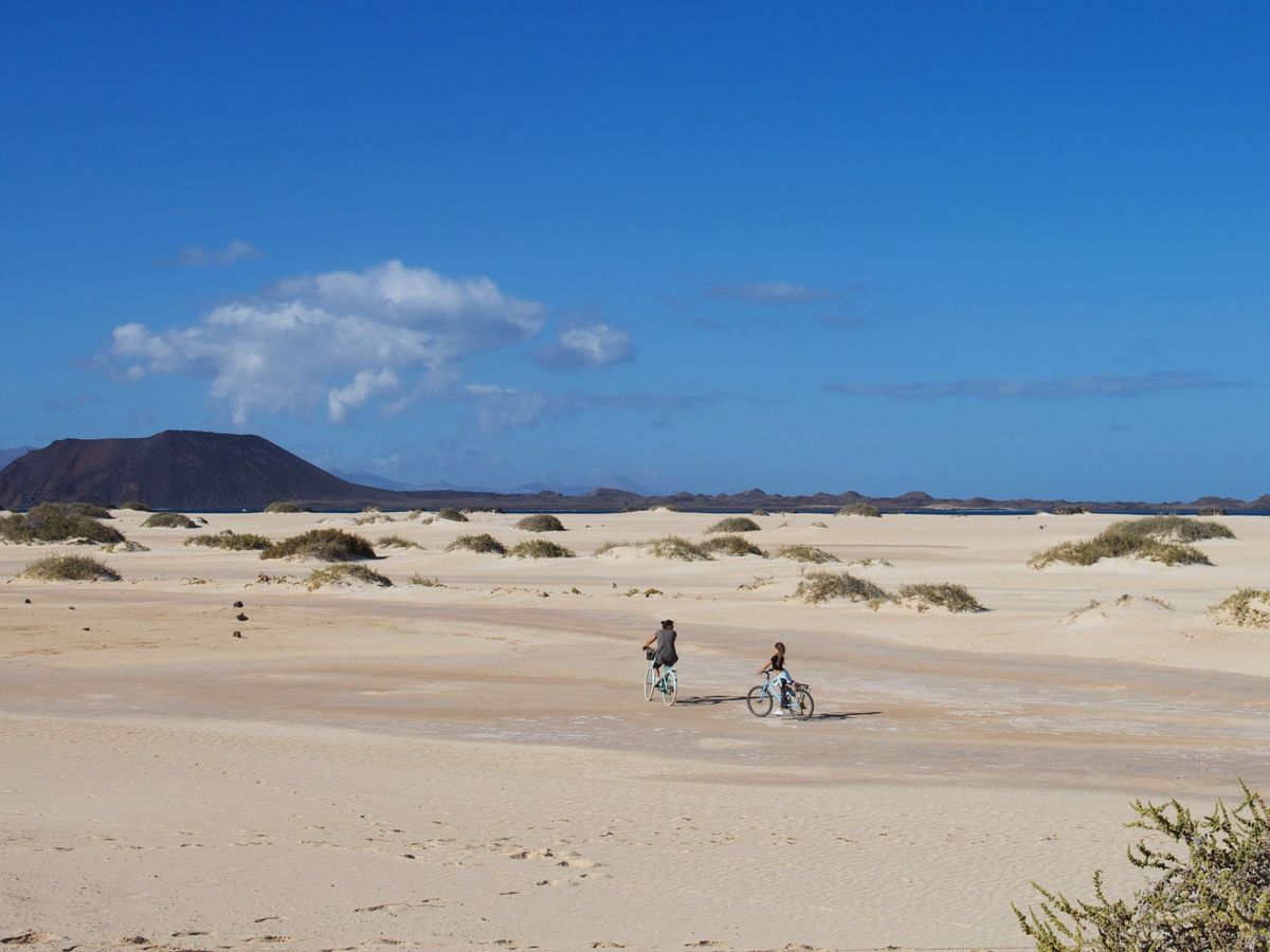 Foto: Playa de Corralejo, en Fuerteventura (EFE)