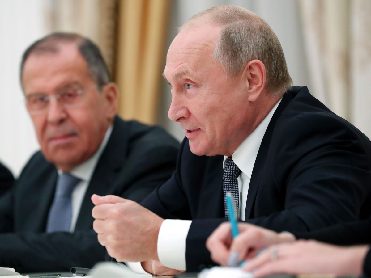 Foto: Putin, junto a su ministro de exteriores. (EFE)