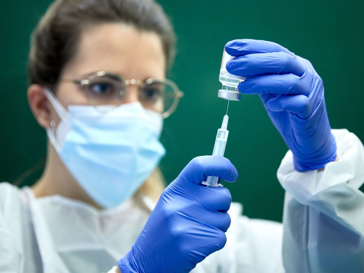 Vacunación: Europa pide a los fabricantes de vacunas que analicen si son  eficaces contra las variantes