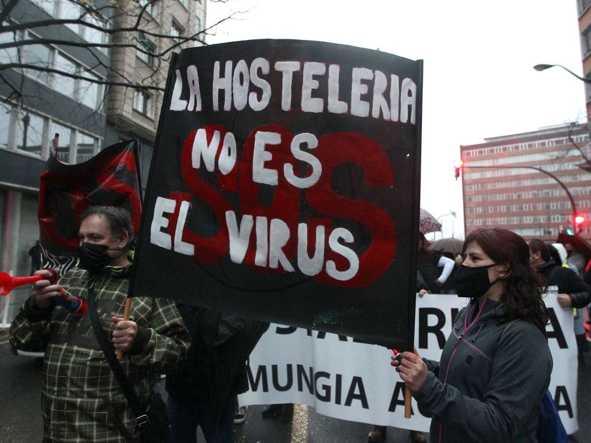 Foto: Manifestación de hosteleros en Bilbao, el pasado 12 de diciembre. (EFE)