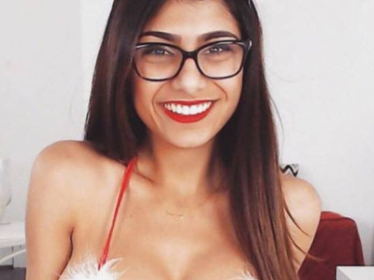Mia khalifa con lentes porno 100 000 Dolares Por Las Gafas De La Ex Actriz Porno Mia Khalifa