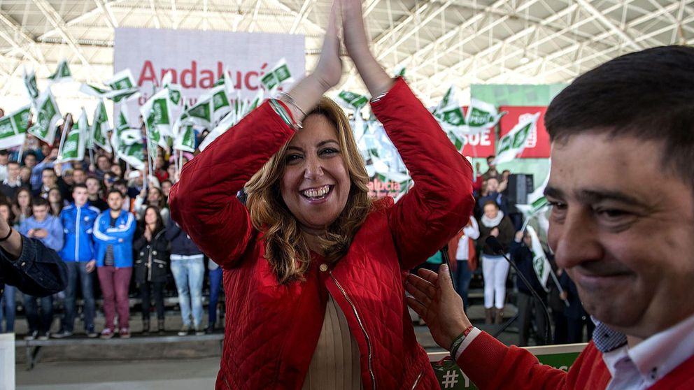 Díaz clama sola frente al desfile de líderes nacionales en la campaña