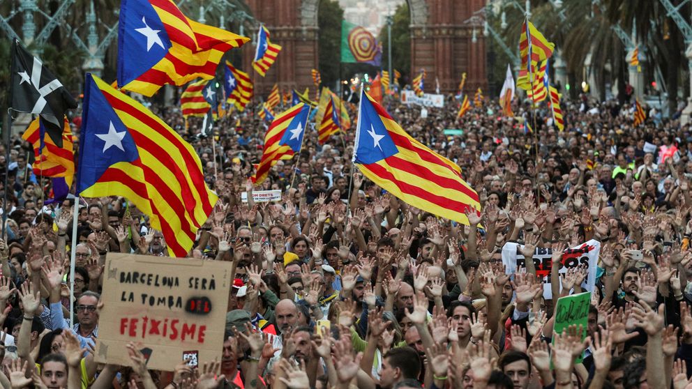 Melé entre independentistas catalanes: todos quieren apropiarse del 1 de octubre