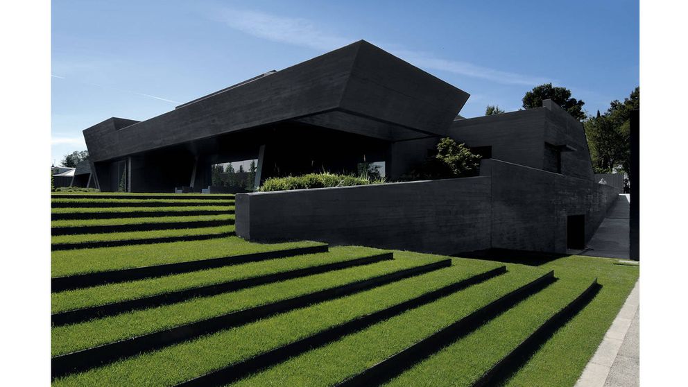 Arquitectura negra: mil años de construcciones espectaculares 