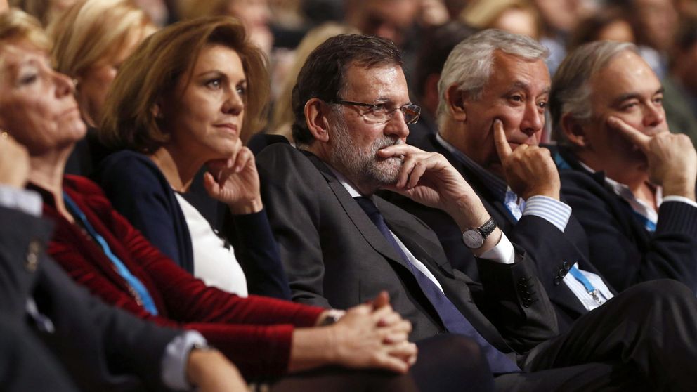 Rajoy intenta frenar la sangría de sus 'barones' que piden renovación