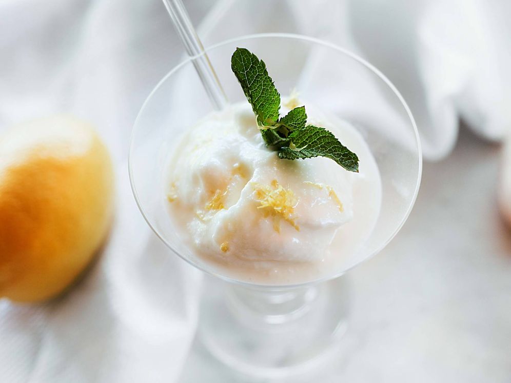 Recetas: Sorbete cremoso de limón, un helado muy fácil elaborado sin lácteos