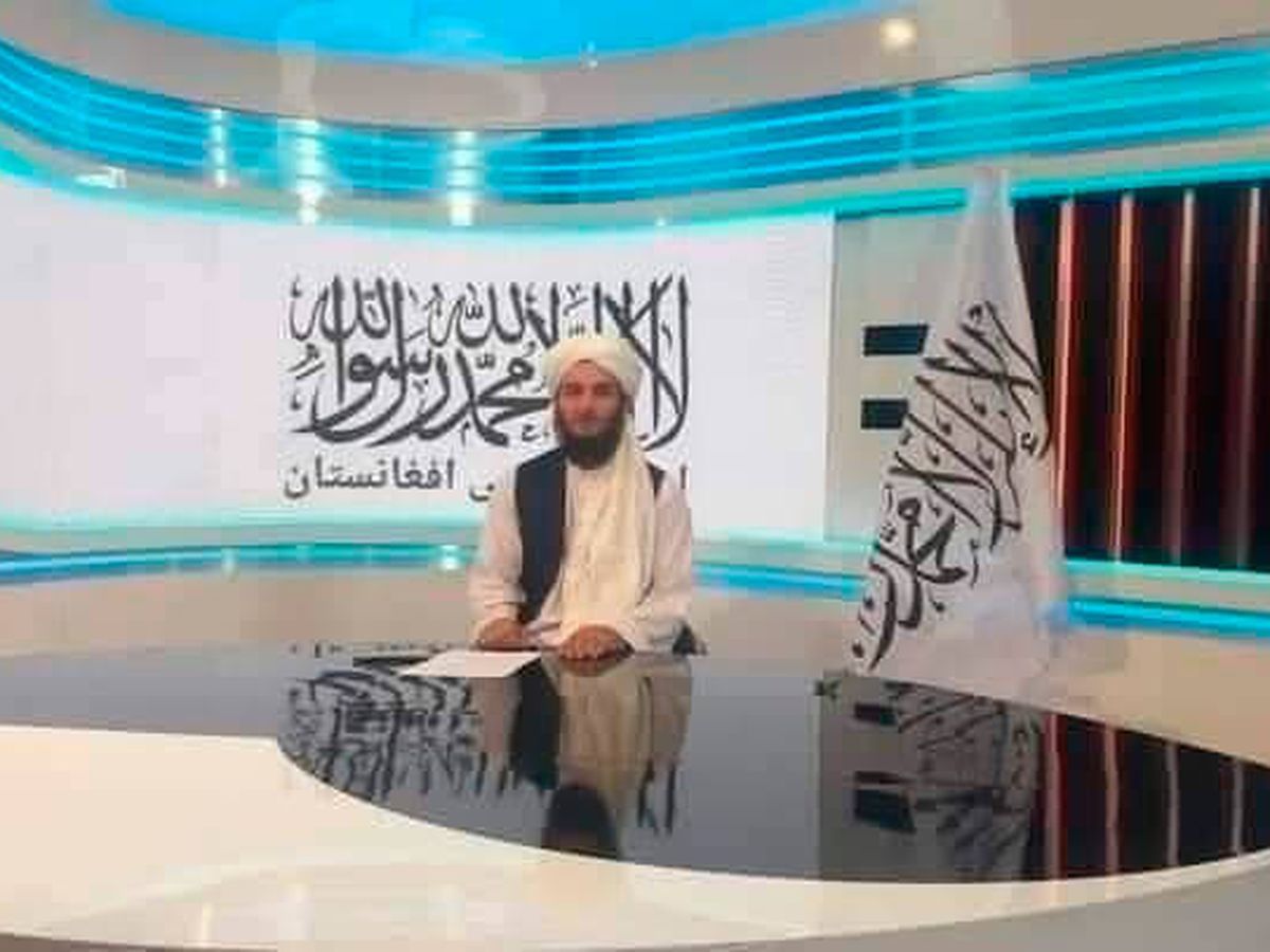Foto: La shahada preside los estudios de informativos de la televisión nacional afgana (Twitter)