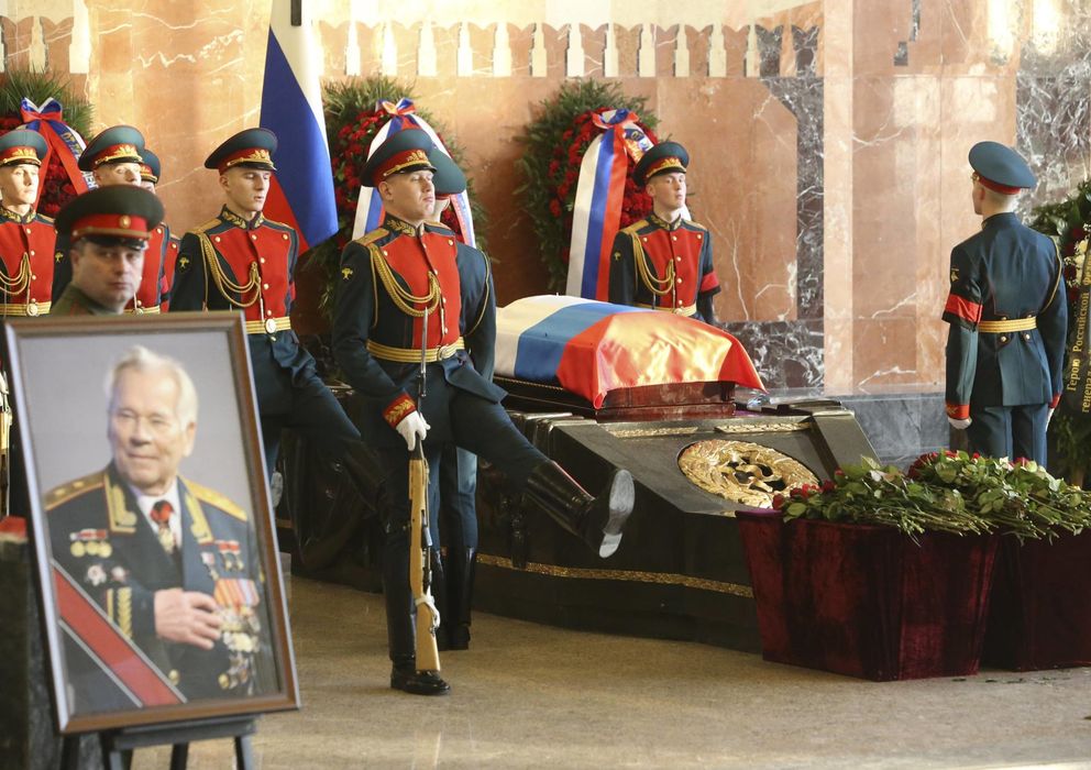 Foto: El funeral de Kalashnikov se celebró el 27 de diciembre en Moscú. (Reuters/Sergei Karpukhin)