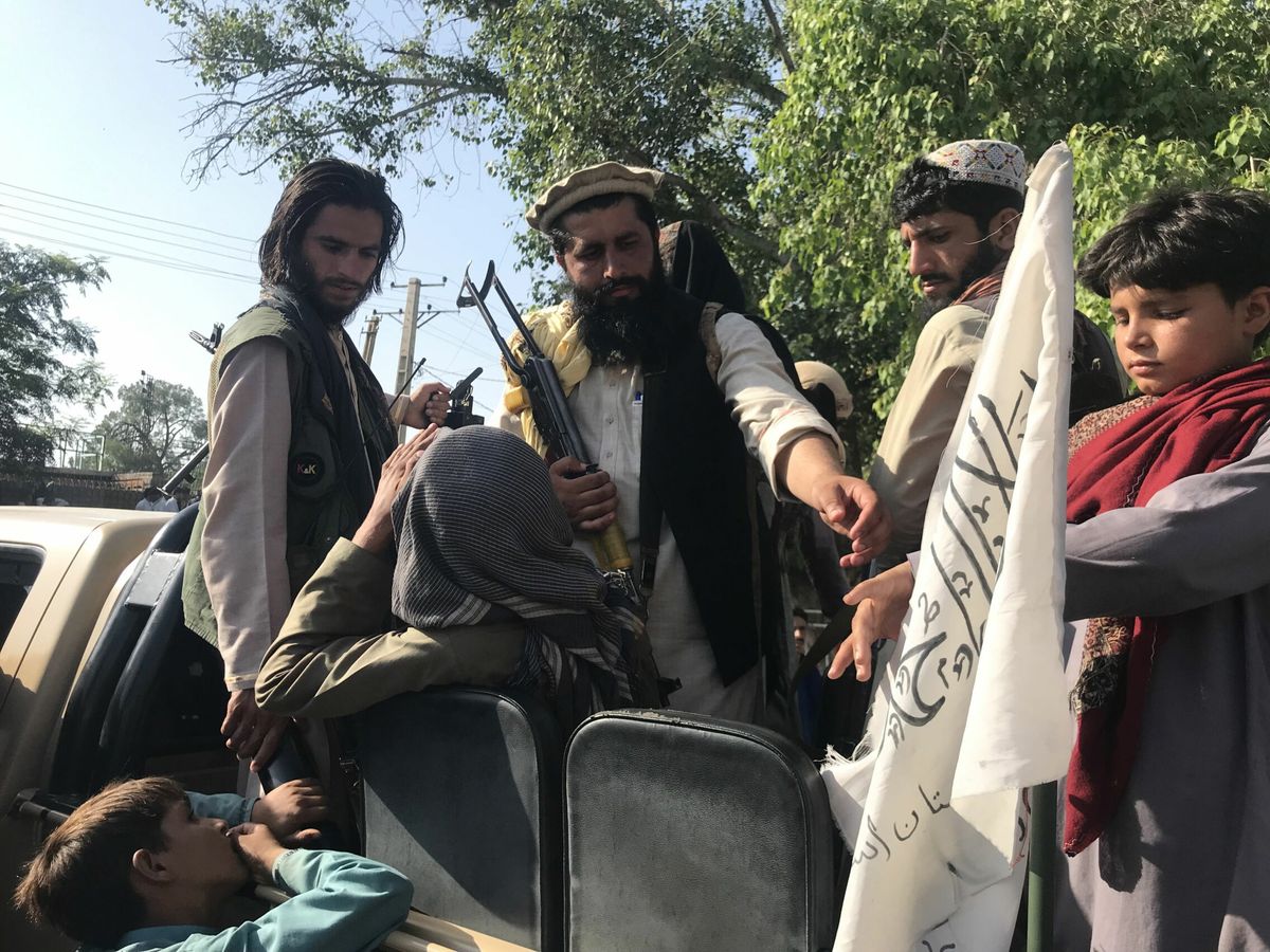 Foto: Talibanes en Jalalabad (Afganistán). EFE