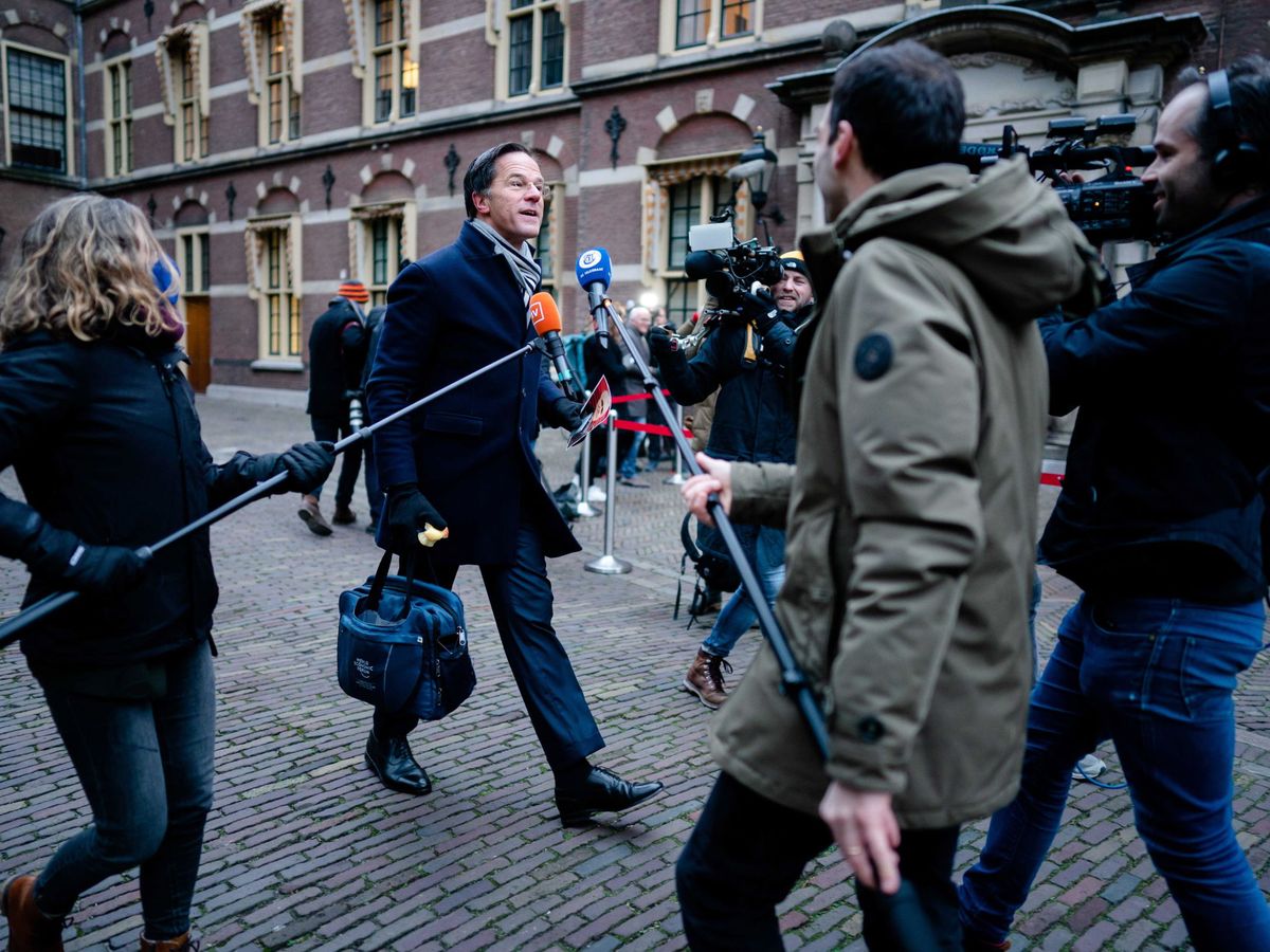 Dimite el Gobierno liberal de Países Bajos tras un escándalo de  discriminación