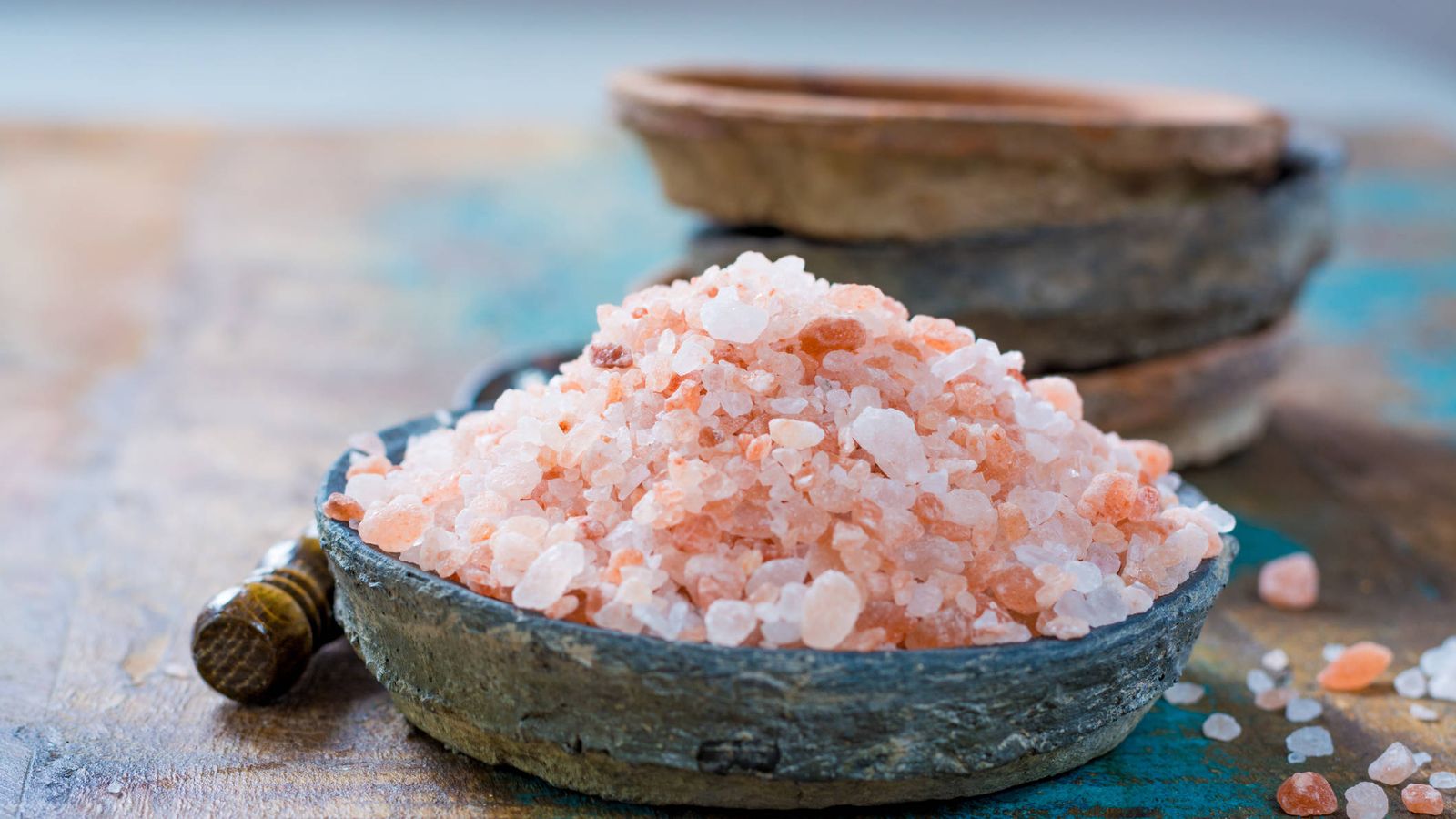 ¿Es la sal rosa del Himalaya mejor que la sal normal?