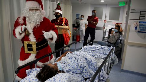 Santa Claus en una clínica médica y Navidades en la playa: el día en fotos