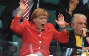 Angela Merkel, hincha de la selección alemana 