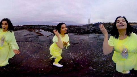 Björk se cuela como una polilla gigante en el CCCB
