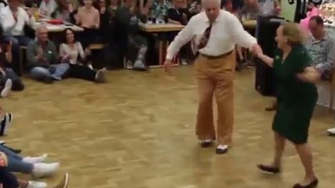 Acrobacias y mucho 'swing': el impresionante baile de una pareja de abuelos
