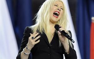 Cristina Aguilera y su “bochornosa” interpretación del himno nacional