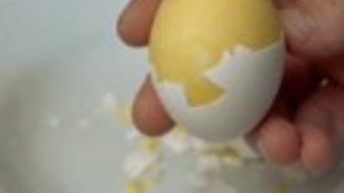 Batir huevos en su cáscara