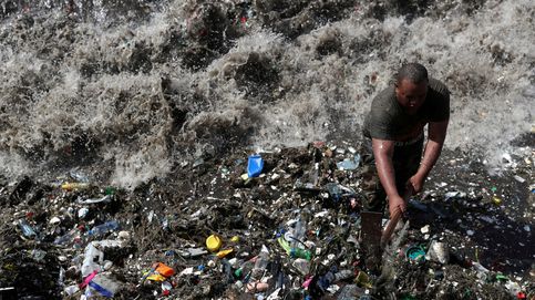 Las montañas de plástico que inundan las playas de Santo Domingo