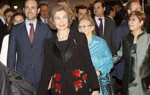 La Reina acude como invitada a la première de 'Vicente Ferrer'