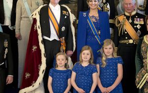 El 'look coronación' de Máxima de Holanda y Matilde de Bélgica