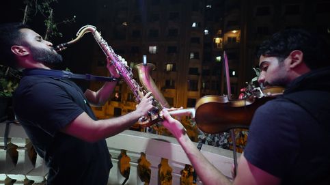 Música para sobrellevar el toque de queda por el coronavirus en El Cairo