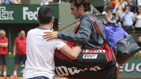 Roger Federer, acosado por un cazador de 'selfies'