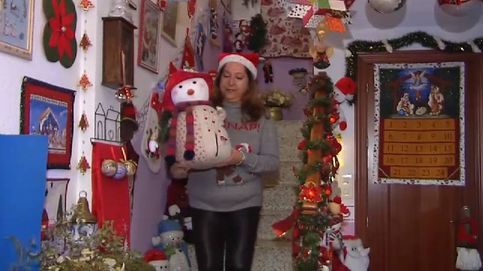 6.000 objetos navideños en su casa: la fiebre de la 'Mamá Noel de Granada'
