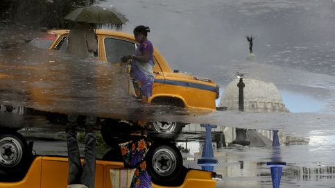 Un puente 'volador' atraviesa el Tíber y los icónicos taxis de Calcuta peligran: el día en fotos