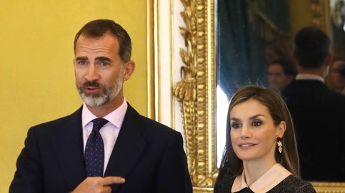 Los Reyes reciben al patronato del Instituto Cervantes en el Palacio Real de Aranjuez