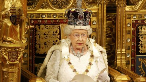 Isabel II preside la apertura del Parlamento con más de 300 millones de euros encima
