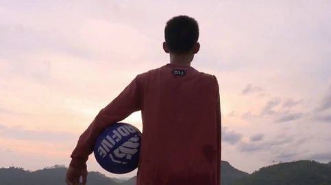 El niño de 14 años que se ha hecho viral por jugar al baloncesto con un solo brazo