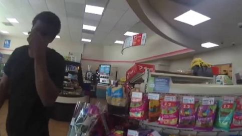 Terrible abuso policial en un supermercado de Estados Unidos