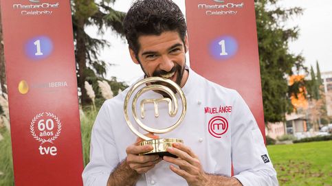 Miguel Ángel Muñoz, ganador de 'MasterChef Celebrity', entrega su premio a la Fundación Pequeño Deseo