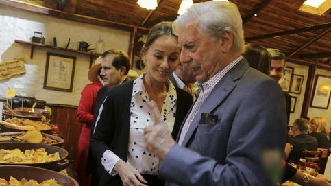 Isabel Preysler le canta el 'Cumpleaños feliz' a Vargas Llosa