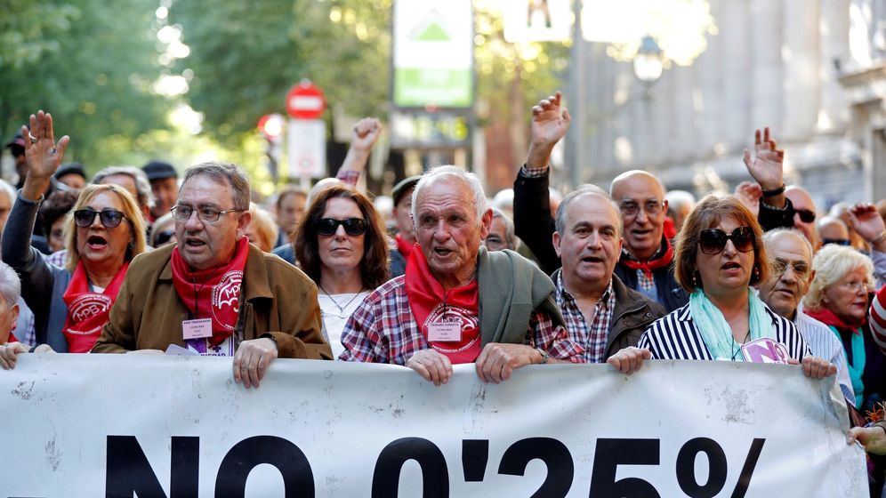 Foto: Cientos de pensionistas se manifiestan en Bilbao para pedir pensiones pÃºblicas dignas. (EFE)