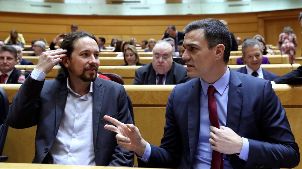 Foto: Pablo Iglesias y Pedro Sánchez, en una sesión de control al Gobierno en el Senado, el pasado febrero. (EFE)